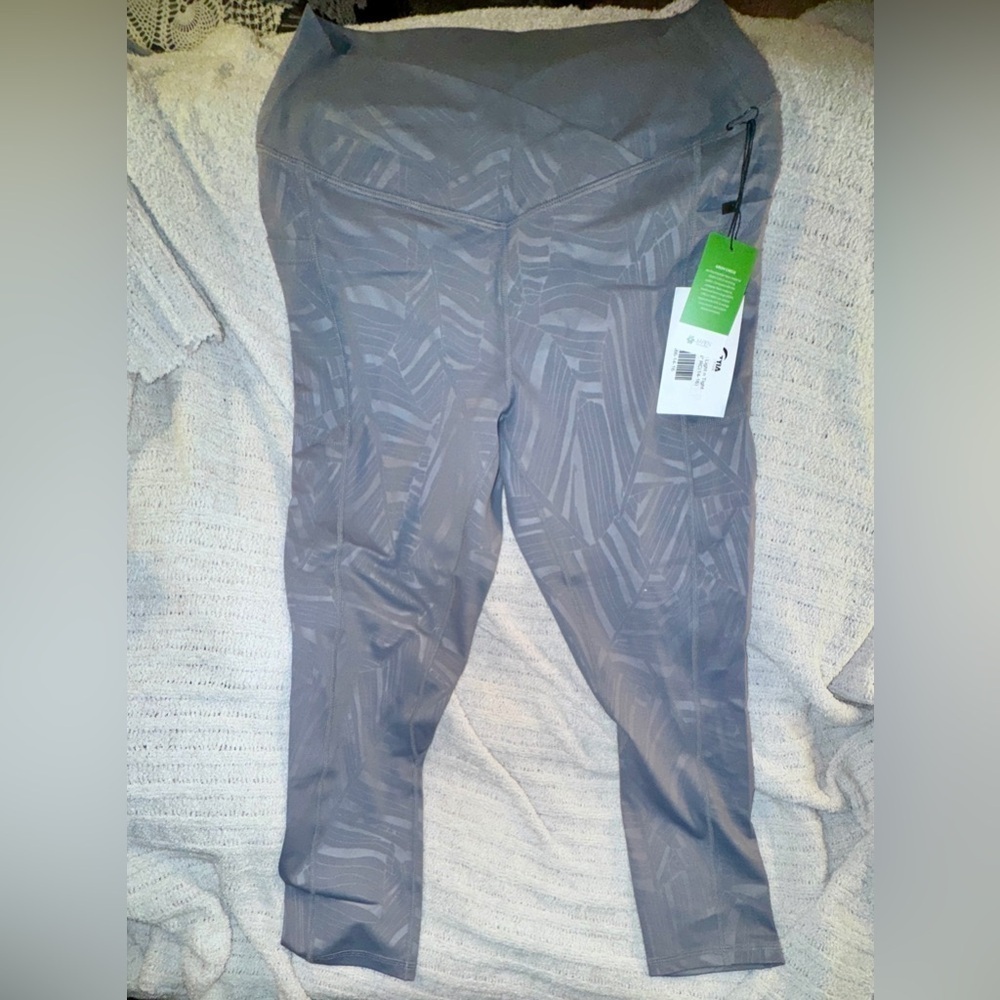 ZYIA NWT Light & Tight Leggings “Gray Majesty” size (14-16)